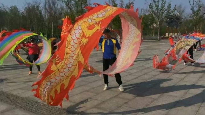 华山脚下彩龙飞