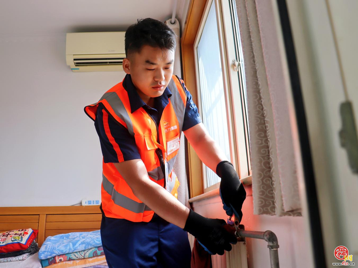 情暖金秋颂师恩 济南能源热力青年暖心慰问送关怀