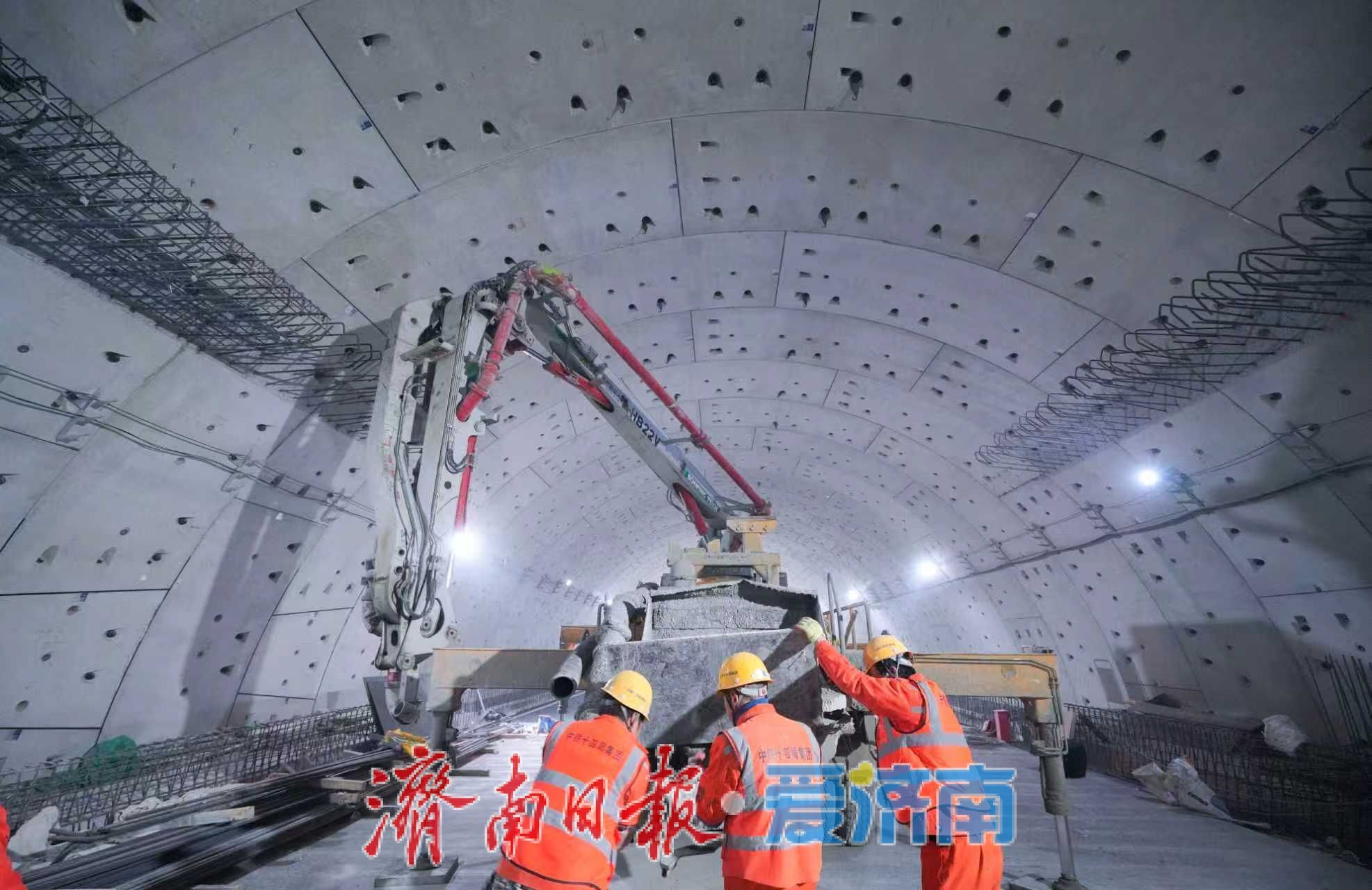 世界最大水下盾构隧道双层贯通！济南黄岗路黄河隧道上层车道板全部完工