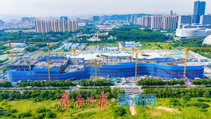 槐荫万达广场建设全面提速 西客站片区商业新地标初具雏形