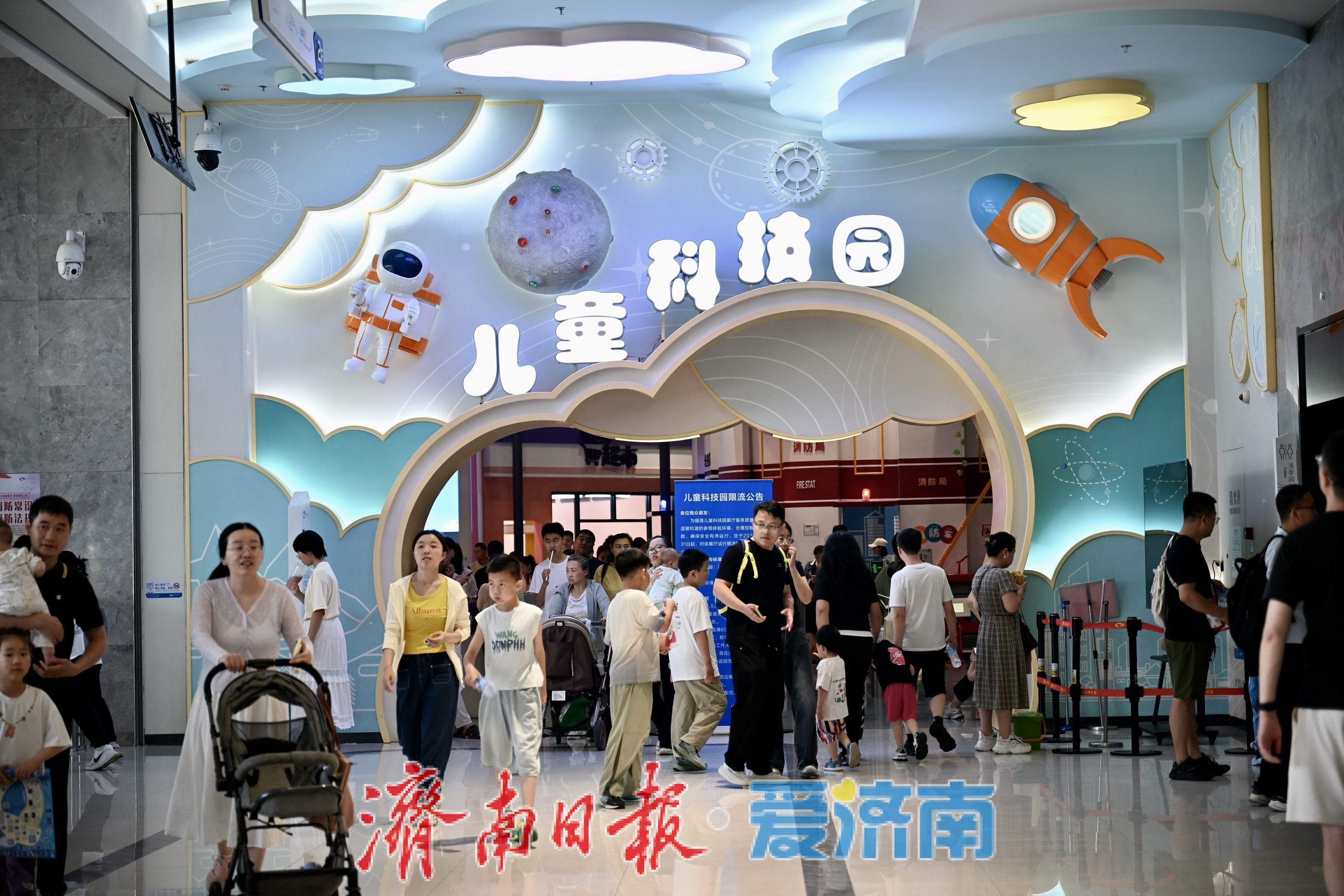 “六一”暖心开放 科技馆成亲子科普乐园
