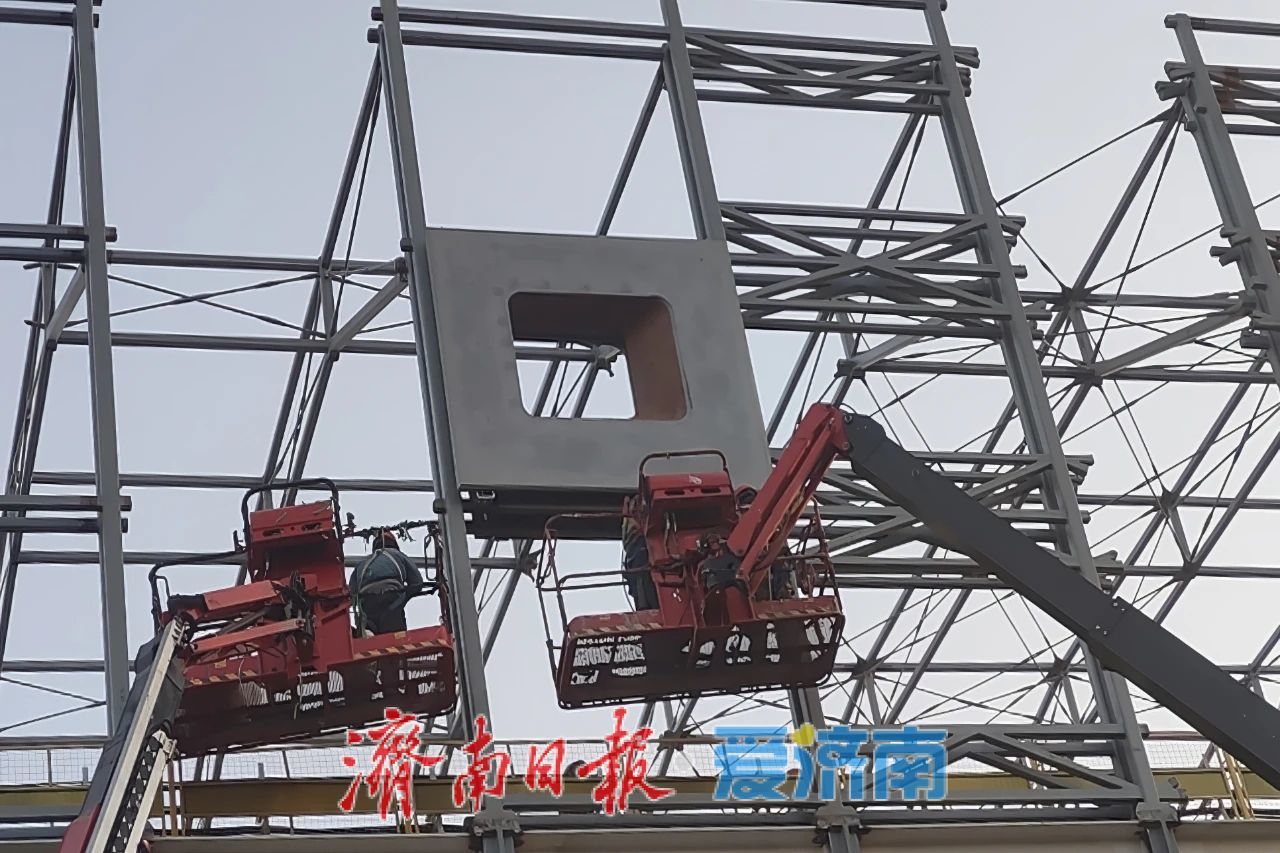 济南轨道交通8号线高架车站用上新“皮肤”！