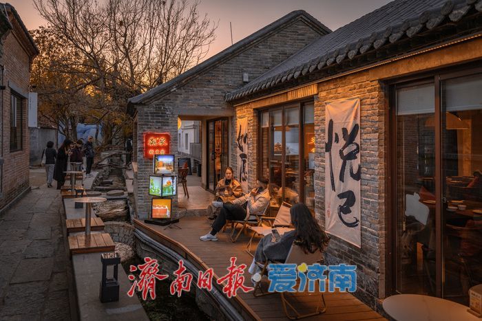 济南西更道街：夜色中的泉城古韵与潮流烟火