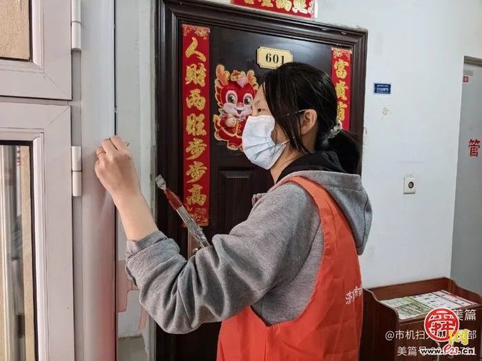 济南市机械化清扫大队走进梦世界社区开展环境整治志愿服务