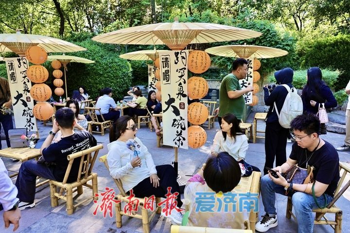 一年四季 泉在济南｜绝配！来趵突泉畔赏景 品“泉水大碗茶”
