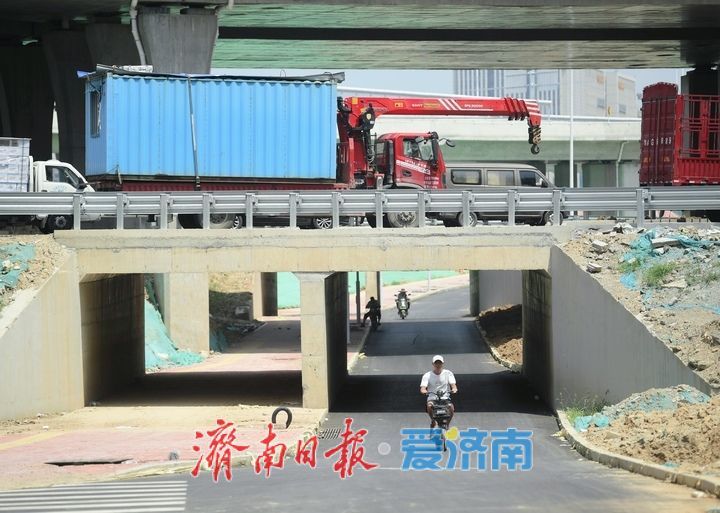 新建零点枢纽互通立交增设行人桥涵，确保安全有序“各行其道”