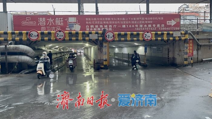 雨后记者探访城区低洼路段：多条主干道路均未出现明显积水，车辆正常通行