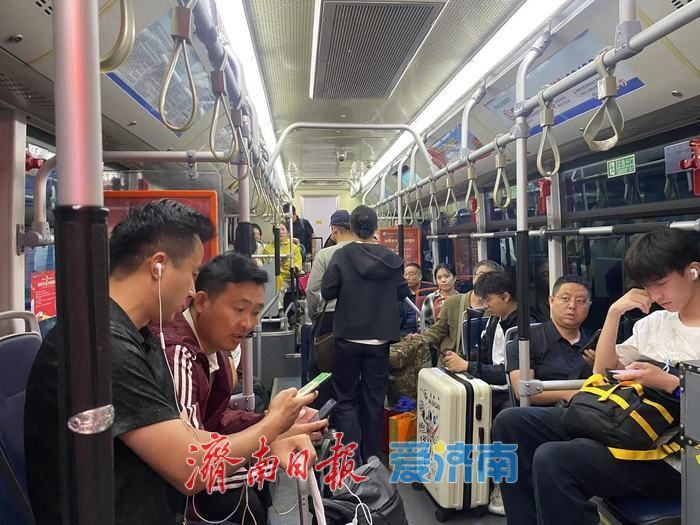 中秋高铁临客来，公交彻夜保出行