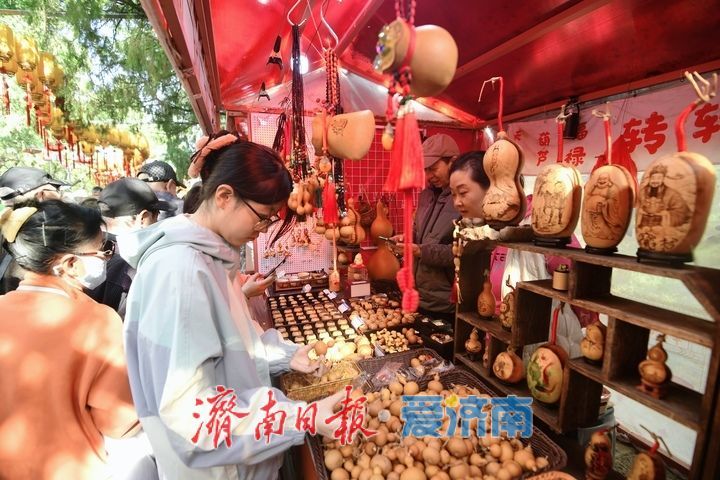 重阳登高正当时！千佛山人潮涌动，山会市集好热闹