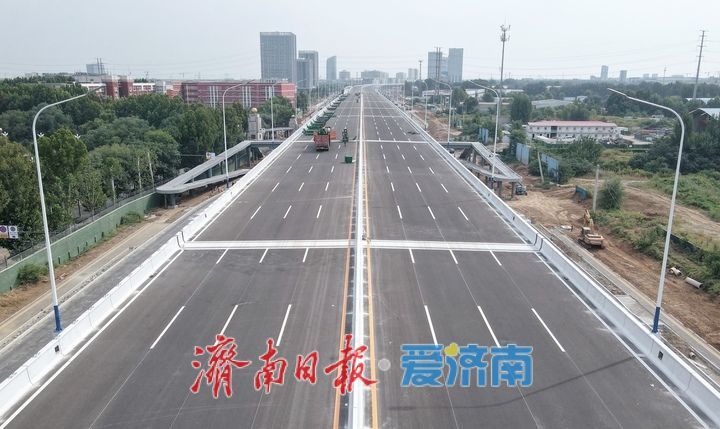 项目强省会｜隔音声屏障、交通标识牌陆续安装，济南工业北路快速路东延全速冲刺10月通车