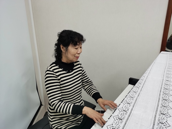 义务教歌十五载 七旬退休教师和她的银龄合唱团