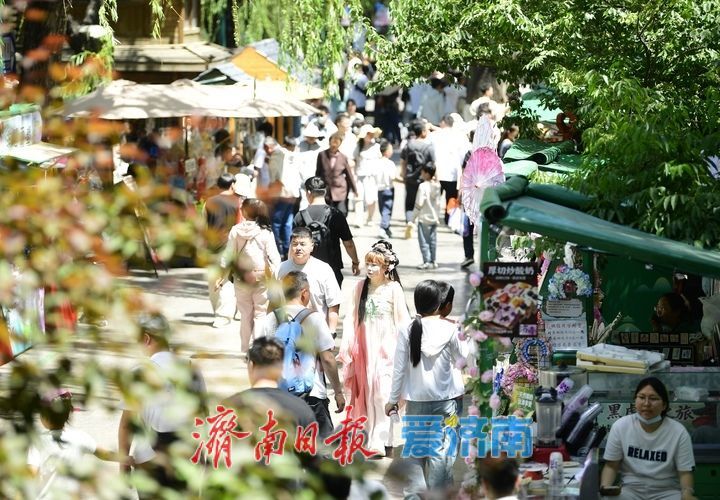 “五一”假期最后一天迎“立夏” 济南护城河畔变“天然空调房”