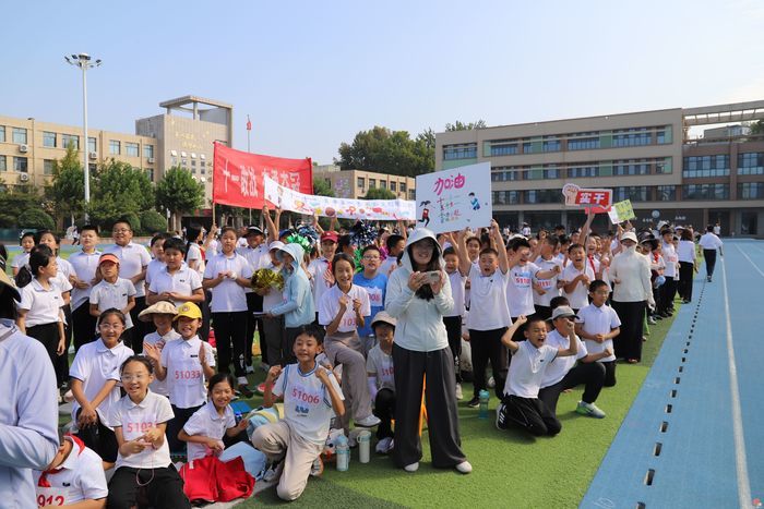 强身健体逐梦想 童心献礼贺华诞——济南市历下区燕山小学举行2026年秋季田径运动会