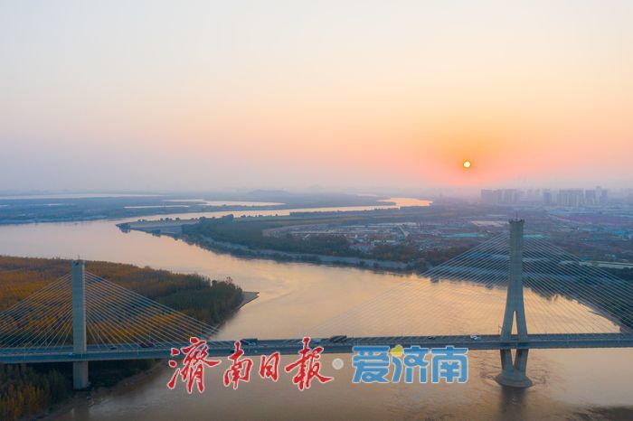 大河之畔，济南建邦大桥迎晨光