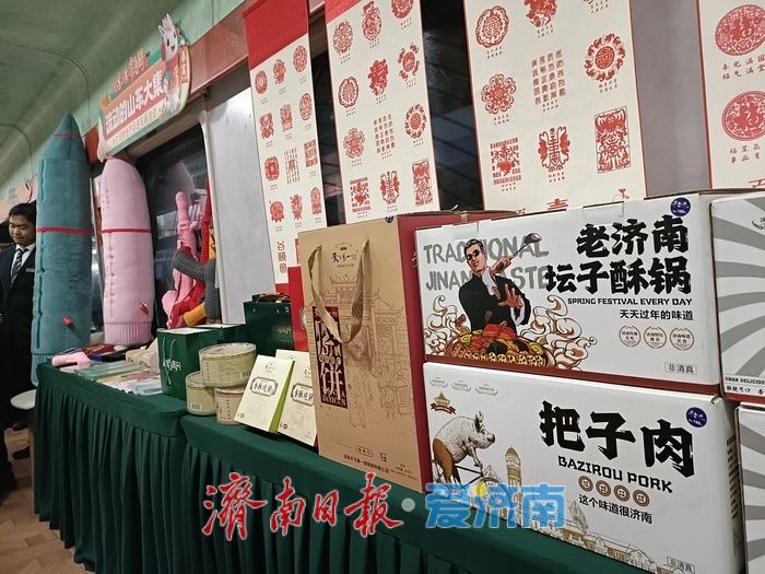 一车厢的“山东”：瓜子、把子肉与吕剧——“齐鲁1号”一周年现场记