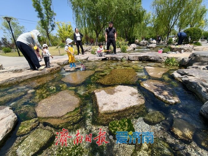 清泉石上流，亲子乐悠悠