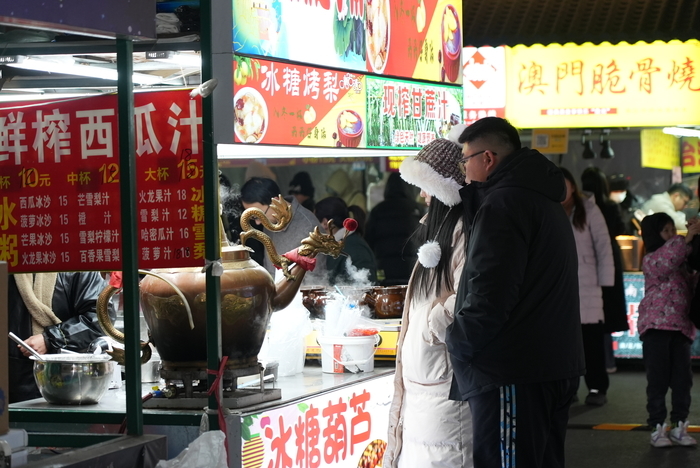 寒冬夜市 感受一抹温暖的烟火