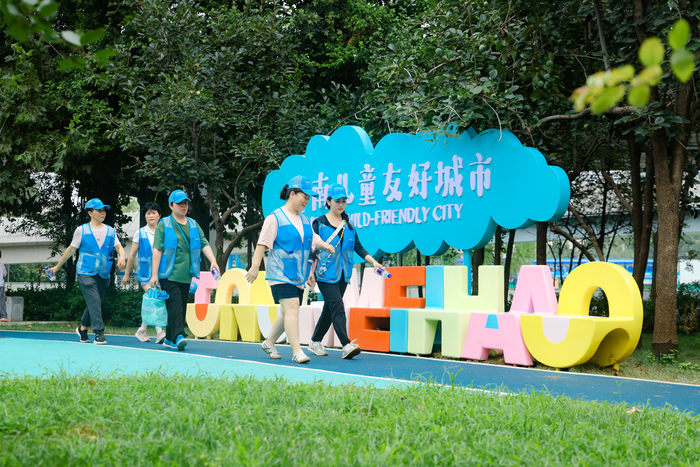 “泉”在济南过暑假｜“一湖一环”绿道联通项目基本建成，上百名市民代表泉水绿道健步走共享绿色成果