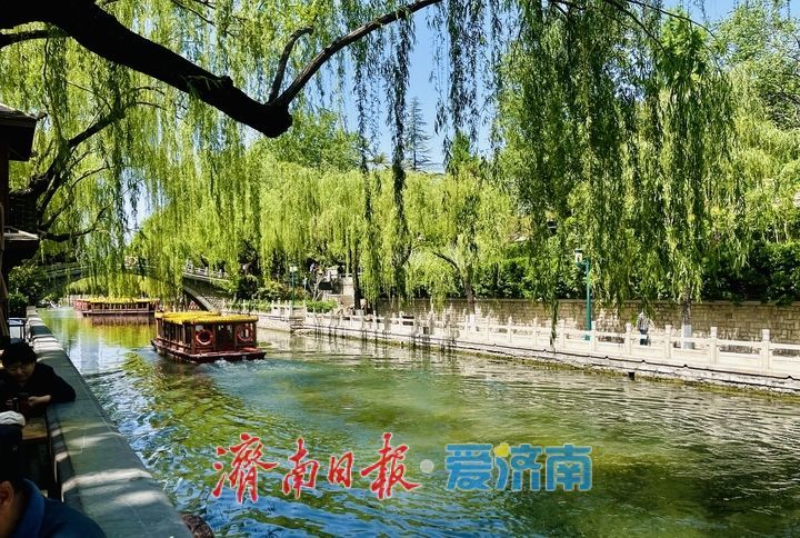 一年四季 泉在济南｜雨后黑虎泉：蓝天映碧水 虎啸愈欢腾