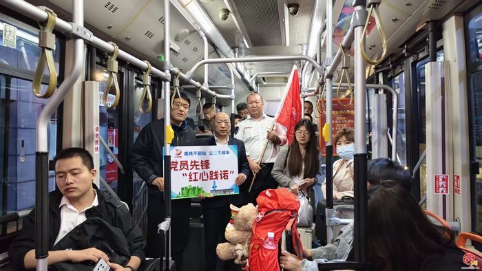高铁深夜抵济 公交温情护航——济南公交圆满完成“五一”夜间高铁接驳任务