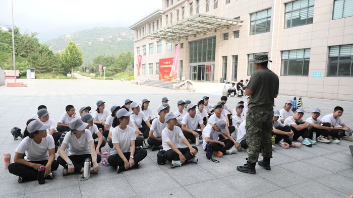 “爱我国防”军事体验活动第四期第二日纪实： 砺剑青春铸军魂 实战淬火强信念