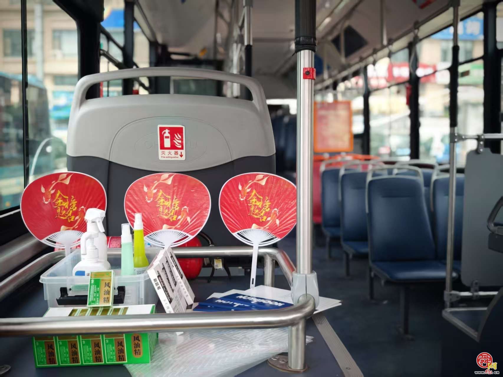 济南公交南部公司二队开通“高考直通车” 暖心护航考生赴考