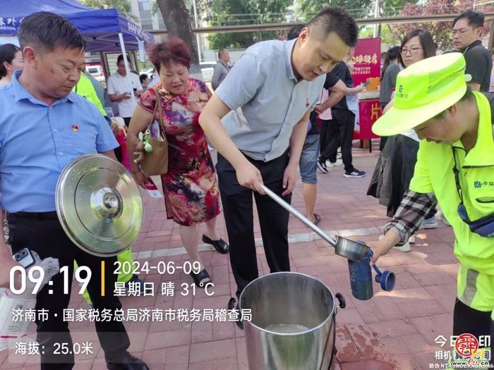 心系一线，济南爱心企业为考点环卫工人送解暑绿豆汤