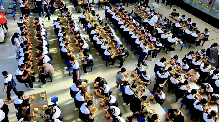 家长反映孩子在学校“去餐厅晚没饭吃”，校方回应