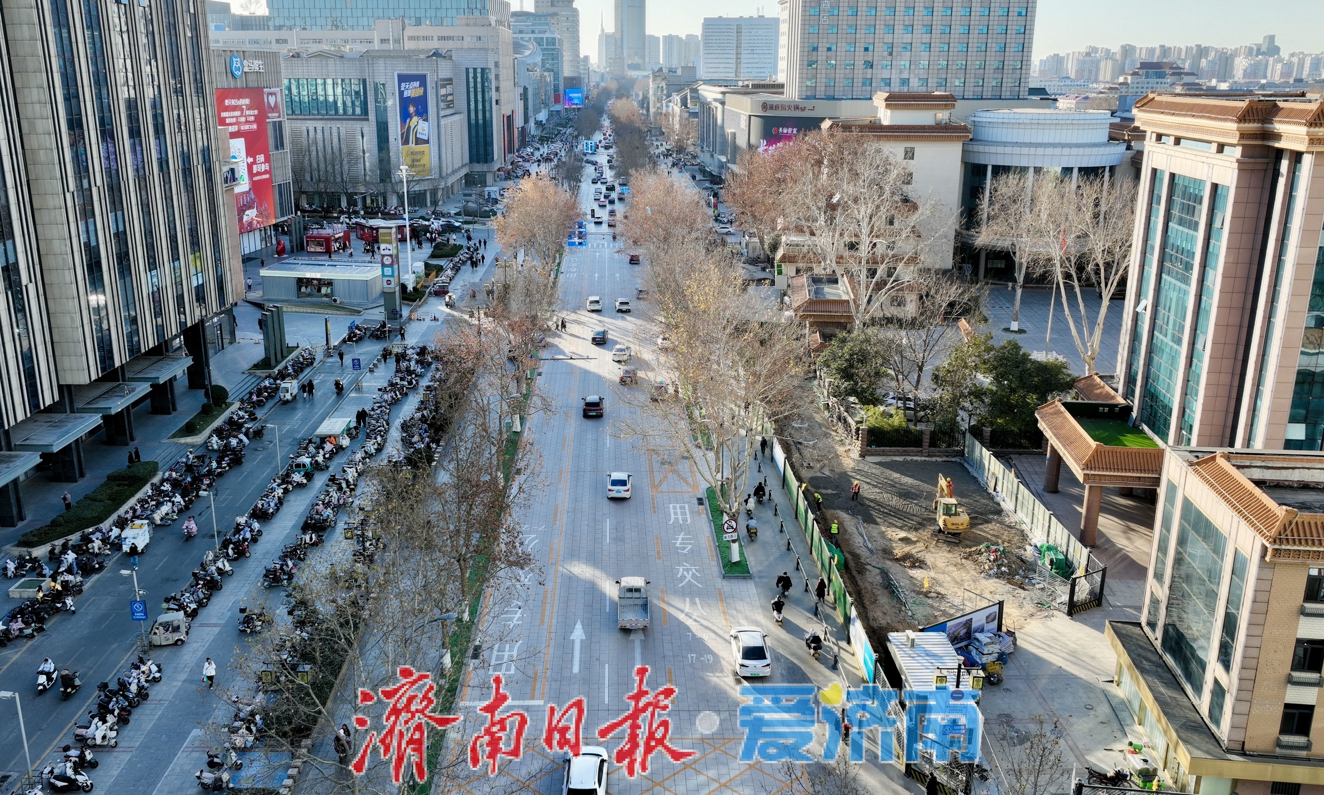 泉城路公交恢复原线 市民出行提速 商圈迎人气回暖