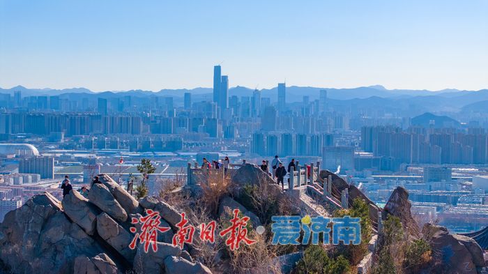 雾散天青，华山如画！济南市民登高饱览泉城胜景