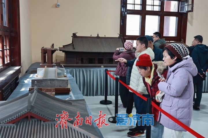 榫卯传古韵 中国古代建筑模型展持续火爆