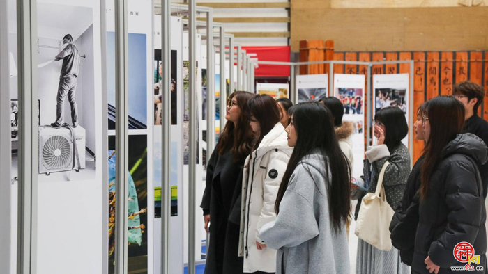 “项目提升年 泉城有木兰”校园专场影像展在济南工程职院顺利举行