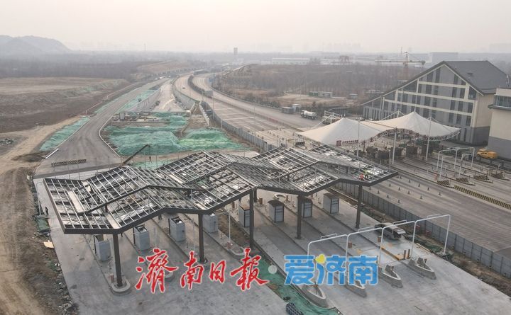 泉城年味气氛组已就位，是“蛇”候过年啦！