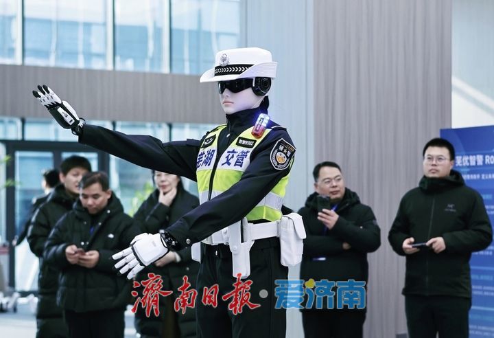 趵眼丨山东，为何要给机器人办春晚？