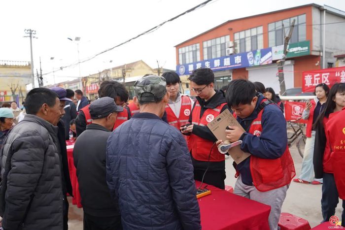 章丘区“新时代文明实践大篷车”走进高官寨街道