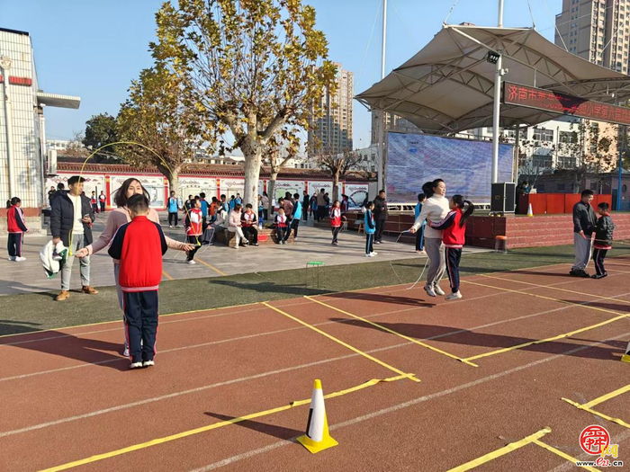 跳跃健康 “绳”彩飞扬——济南市莱芜第二实验小学举办跳绳节活动