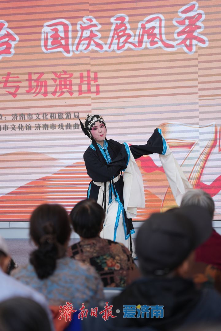 国庆乐享文化大餐 吕剧唱响泉民大舞台