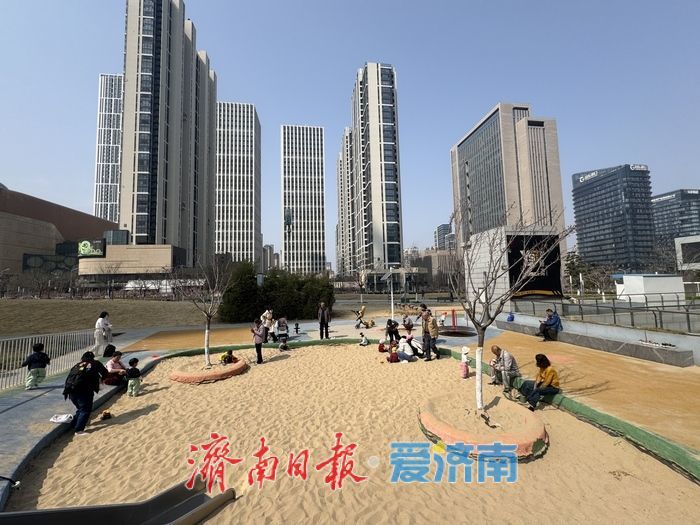 气温升至25℃ 泉城人才公园乐享春日亲子时光