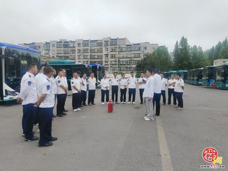 筑牢国防安全意识 锤炼岗位过硬本领——济南公交集团南部分公司三队开展全民国防教育主题党日活动
