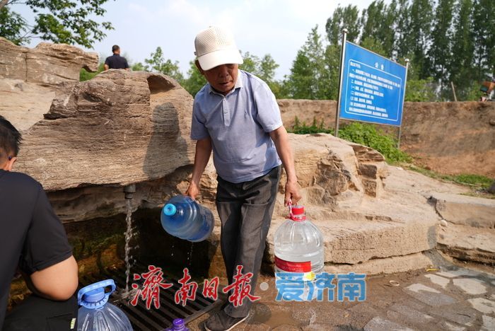 一年四季 泉在济南 