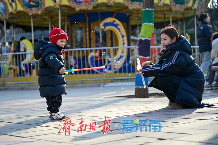 泉城公园正月初八年味足 成亲子游玩热门打卡地