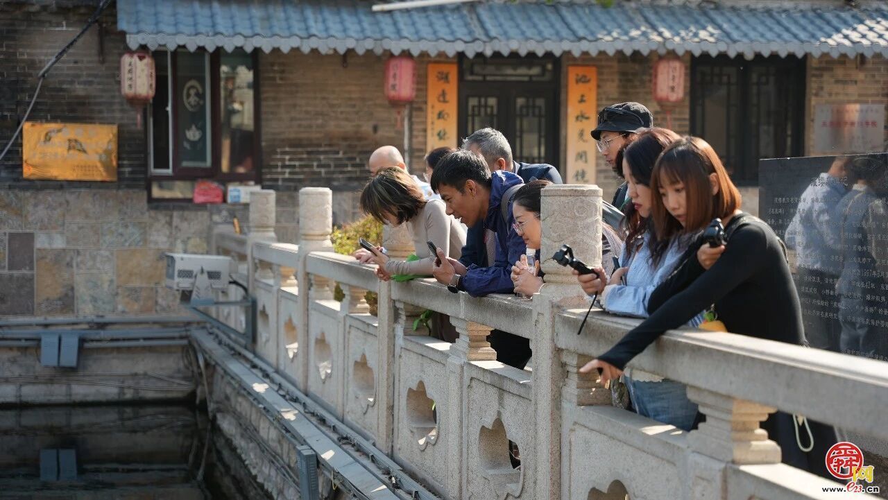 老街区也有新潮范儿！秋天的济南老街美极了