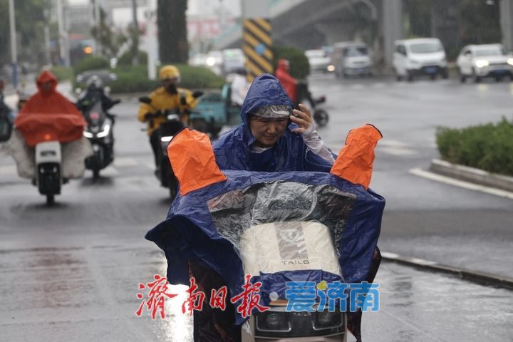 台风携雨到访济南 高温退场凉意来袭