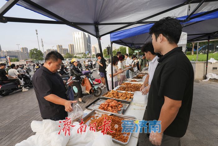 “从包间到街头”，济南酒店“外摆”新业态升腾城市“烟火气”
