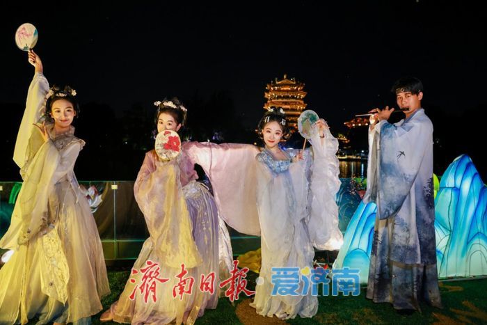 一年四季 泉在济南 