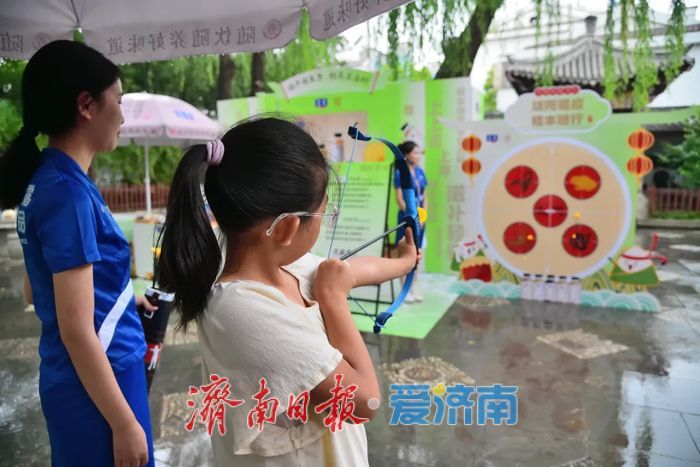 “龙潭纳福·泉享瑞阳”，在五龙潭解锁泉畔端午烟火与安康
