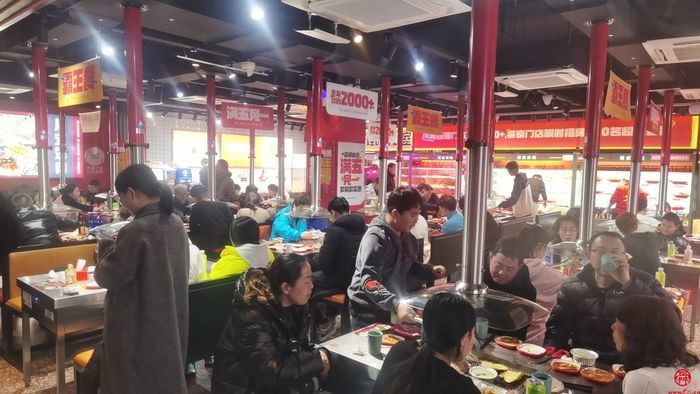 假期客流突破270万、营业收入近1.7亿元 槐荫假日经济人气旺 市场兴