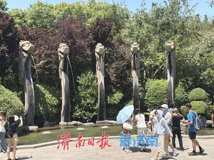 五龙潭里享清凉