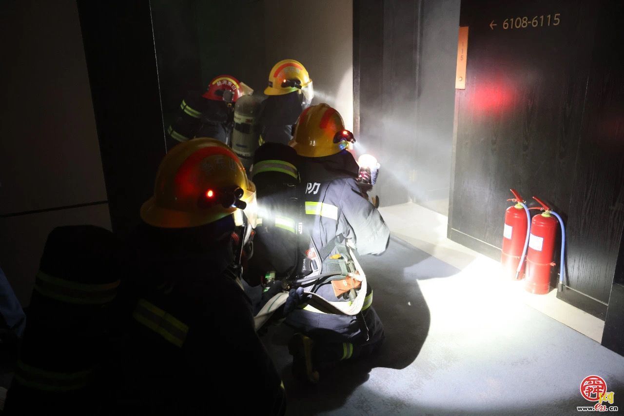 济南市组织开展高层建筑紧急疏散及高层灭火综合应急演练