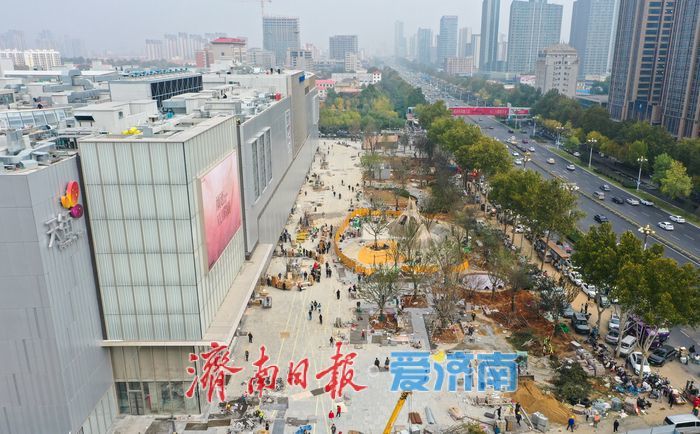 济南西城龙湖天街撤除围挡，外部环境升级即将亮相